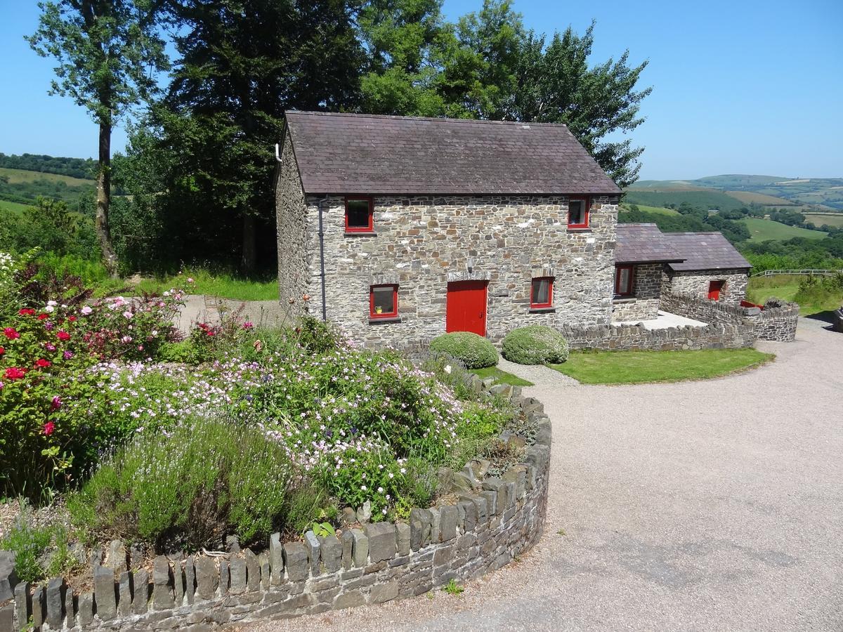 Treberfedd Farm Cottages And Cabins Lampeter Exterior photo